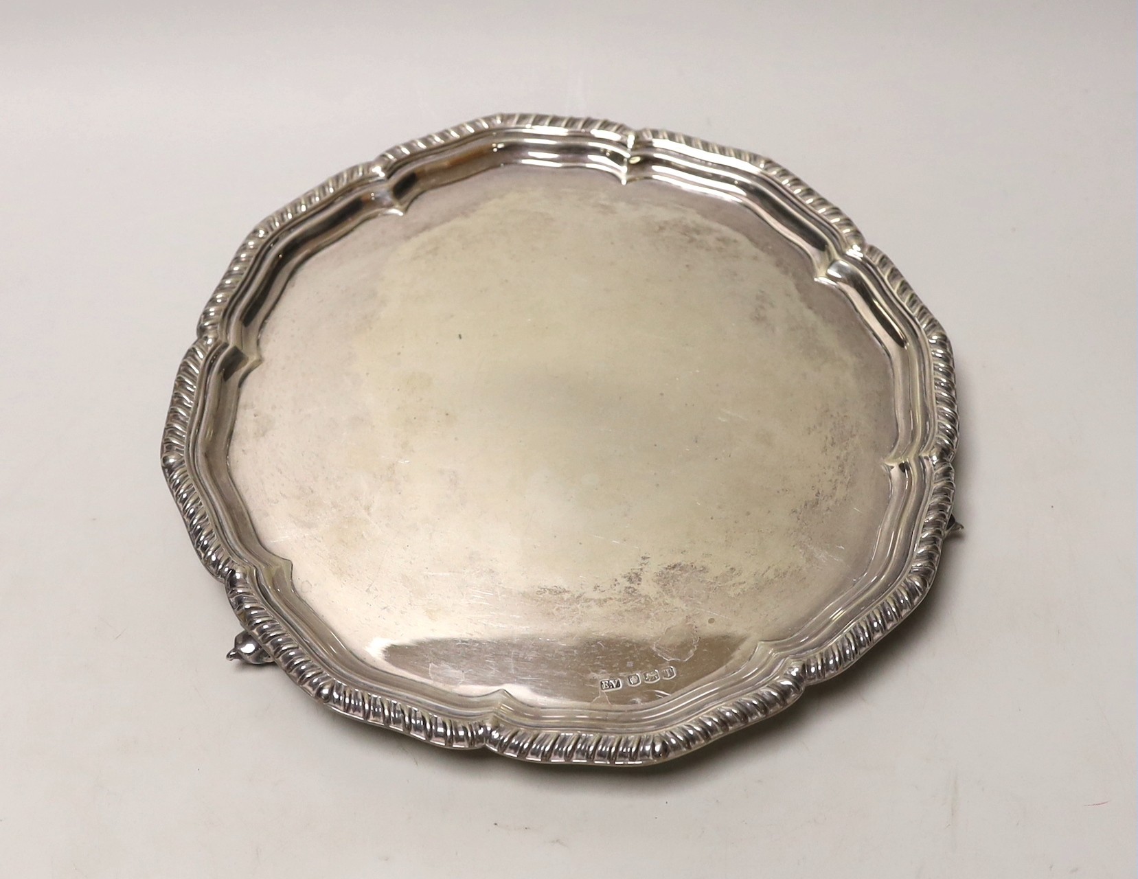 An Elizabeth II silver salver, with gadrooned border, Viners Ltd, Sheffield, 1961, 26.3cm, 18.9oz.